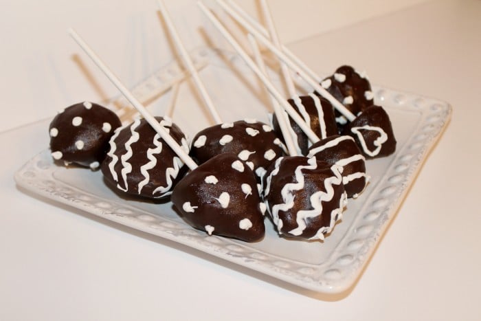 Chocolate Covered Strawberry Pops