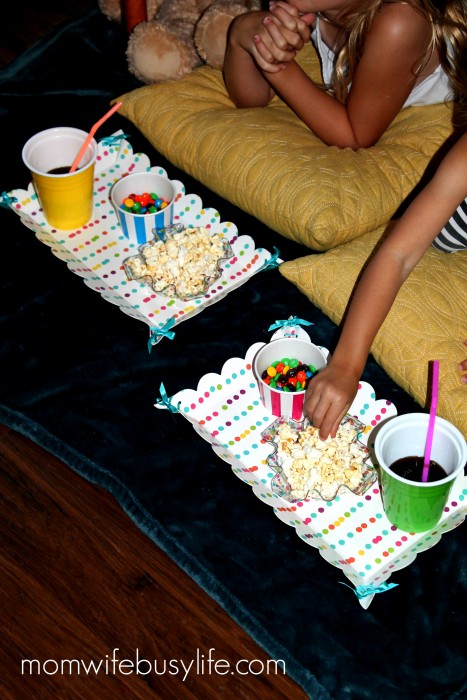 how to plan a family movie night