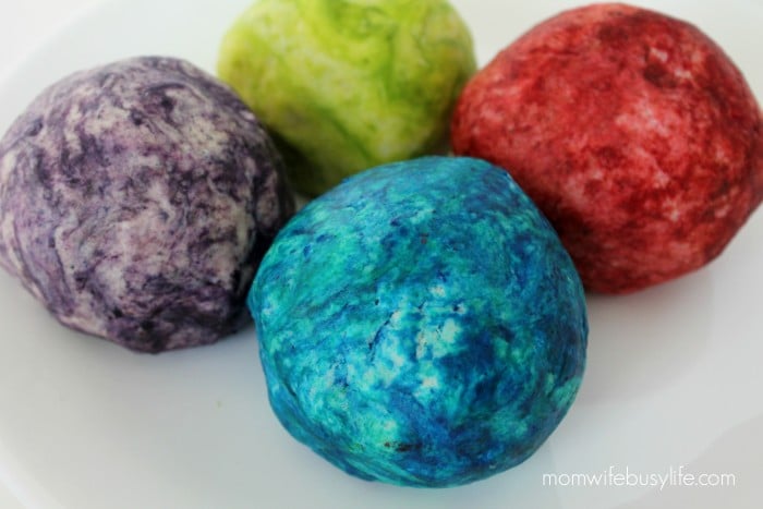 How to Make Marble Playdough