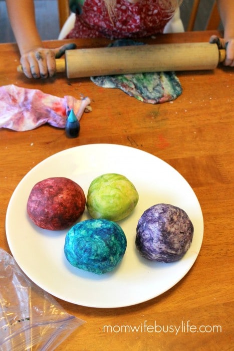 How to Make Marble Playdough