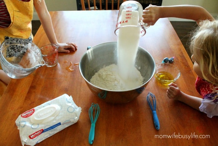 How to Make Marble Playdough