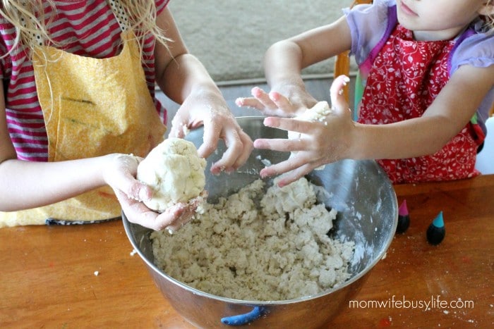 How to Make Marble Playdough