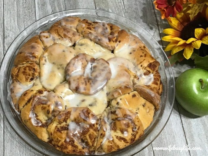 Apple Cinnamon Roll Pie