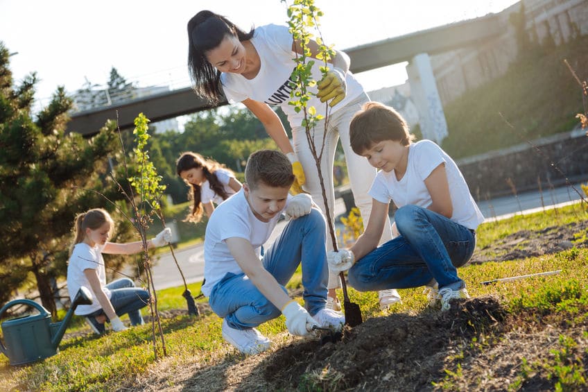 Tips for Volunteering with Kids - Mom. Wife. Busy Life.