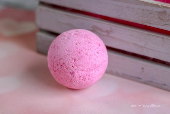 How to Make a Homemade Bath Bomb