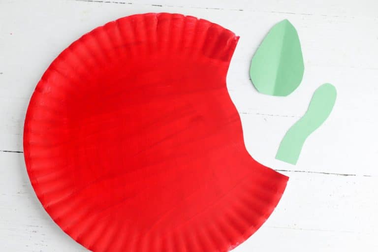 Back to School Apple Paper Plate Craft for Kids - Mom. Wife. Busy Life.