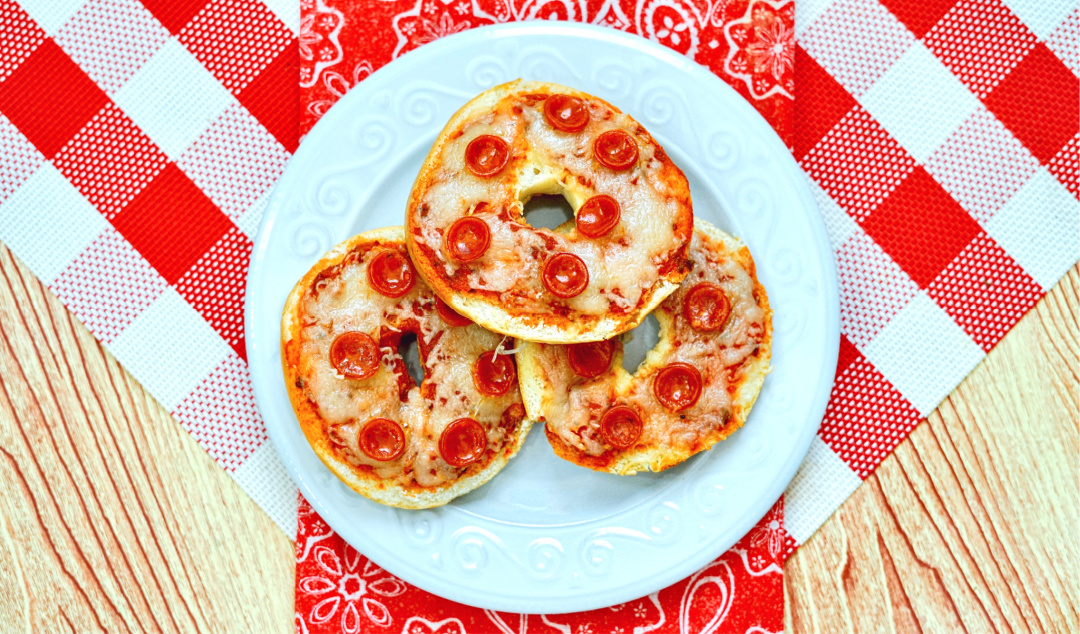 Easy Cheesy Pizza Bagels