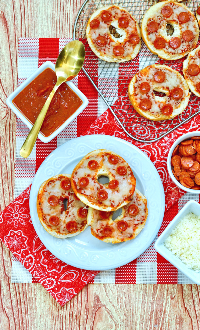 Easy Cheesy Pizza Bagels