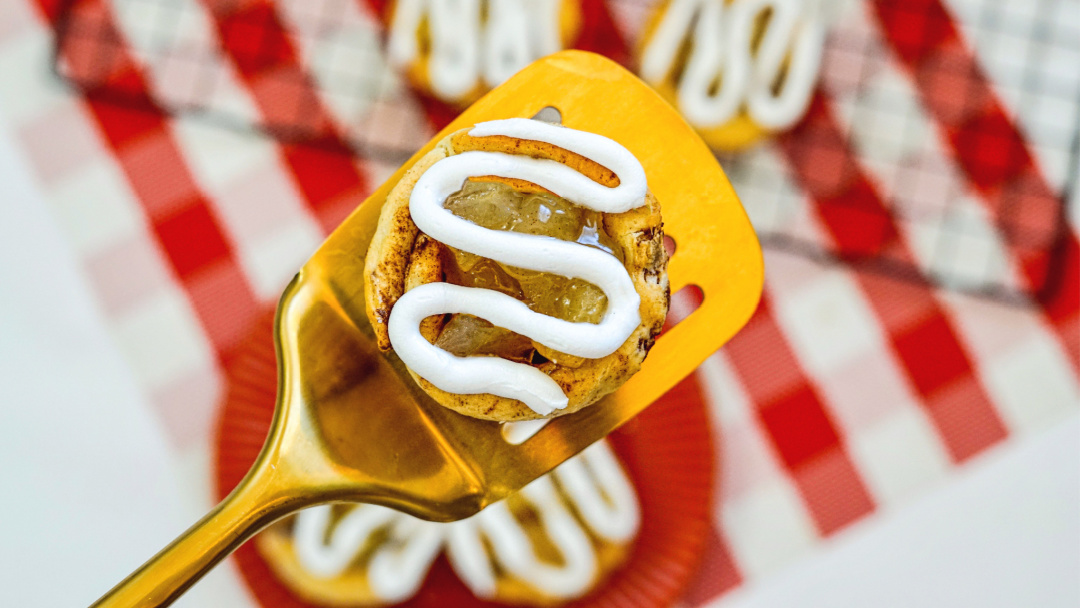 Apple Cinnamon Roll Cups