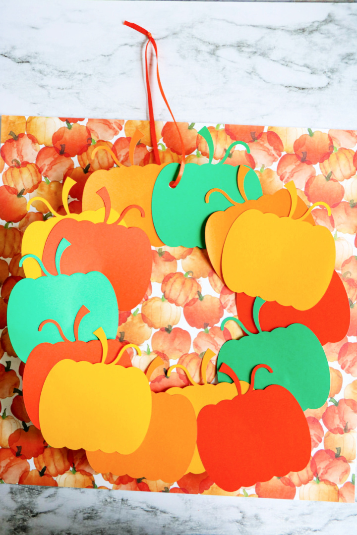 Paper Plate Pumpkin Wreath