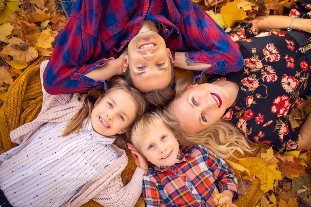 Best Tips on What to Wear for Outdoor Family Photos