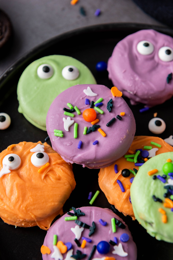 Chocolate Covered Halloween Oreos 