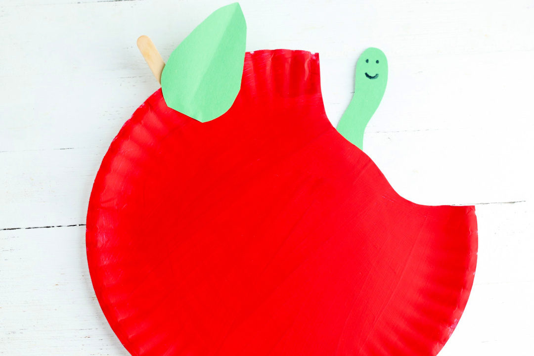 Apple Paper Plate Craft for Kids – Easy Fall Craft